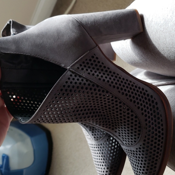 Vince Camuto Boots - Picture 9 of 11